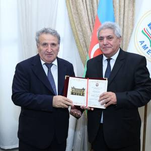 AMEA Rəyasət Heyətinin iclasında bir sıra məsələlər müzakirə edilib